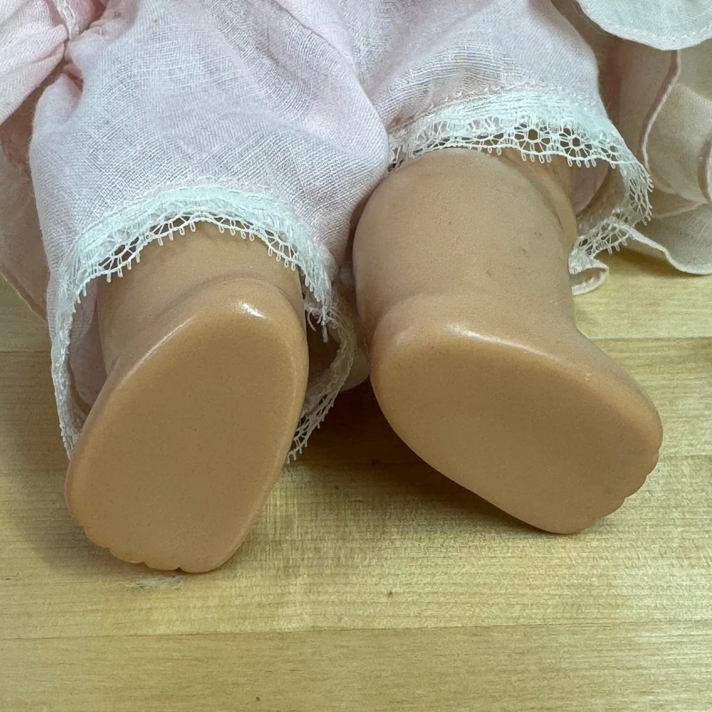 Vintage 1994 Effanbee Candy Kid Doll‎ Pink Ruffled Dress Bonnet Sleep Eyes 11in